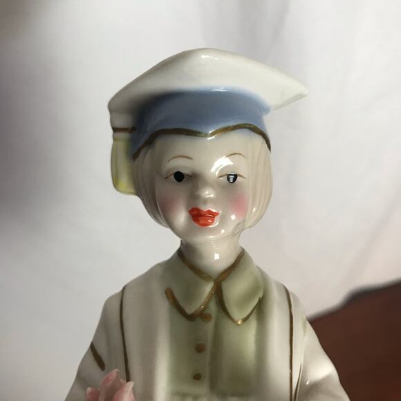 VTG Ceramic White Goldtone Graduation Figurine Unmarked With Diploma & Rose - Picture 5 of 10